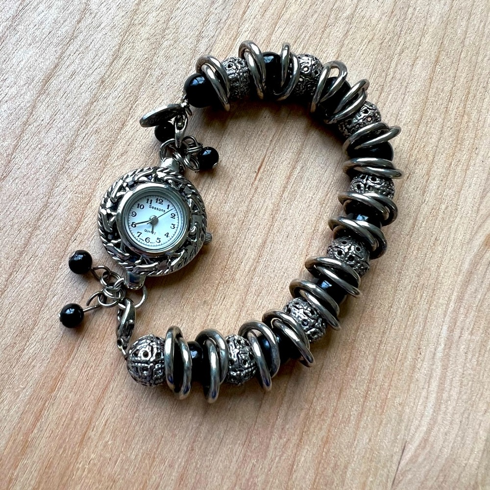 Seasons Watch Charm Bracelet Ladies Watch Vintage Versatile Quartz